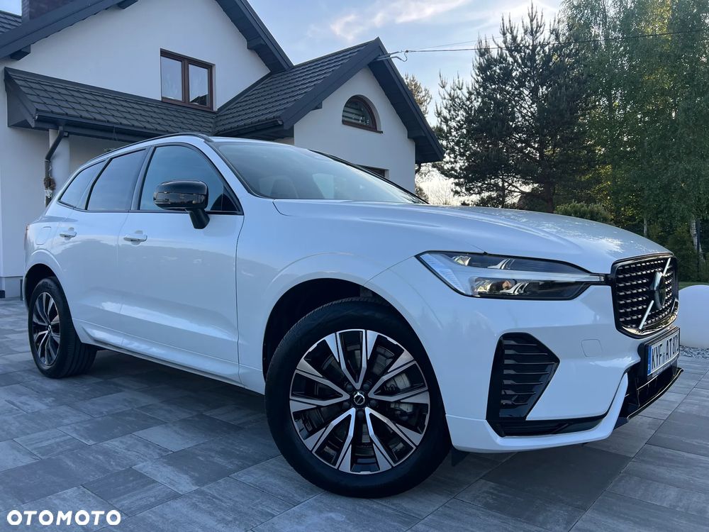 Volvo XC 60 B4 D AWD Plus Dark - 4