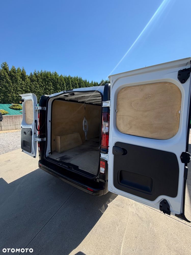 Renault Trafic Długi Blaszak L2H1 Renault Trafic Blaszak 2.0 - 11