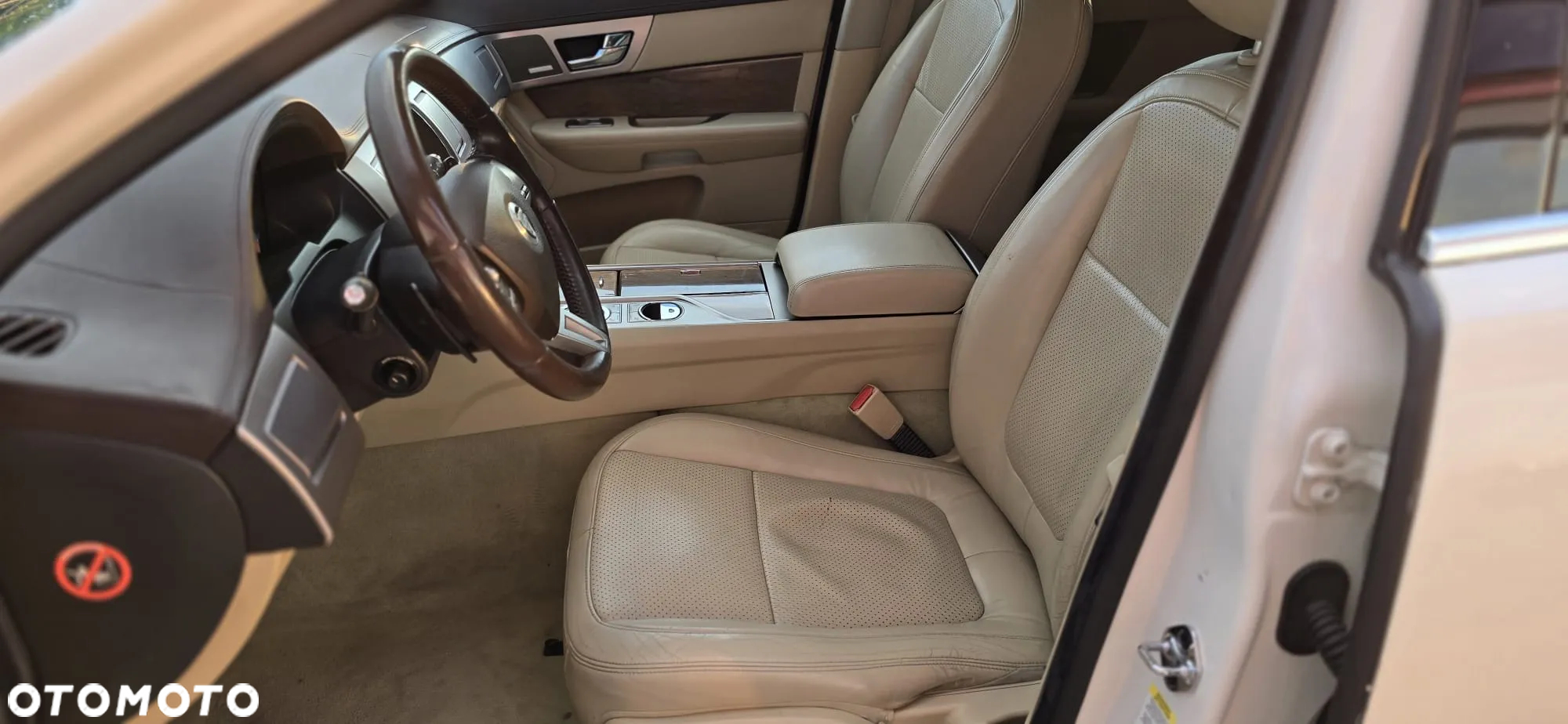 Jaguar XF 4.2 Super V8 - 11