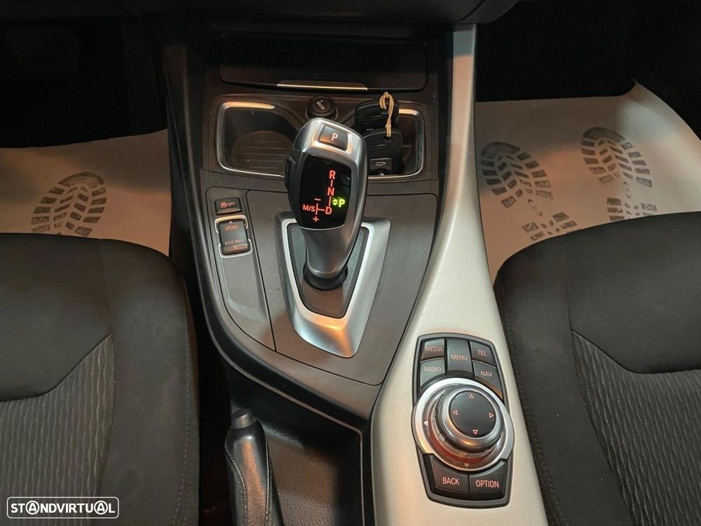 BMW 116 d Line Luxury Auto - 37