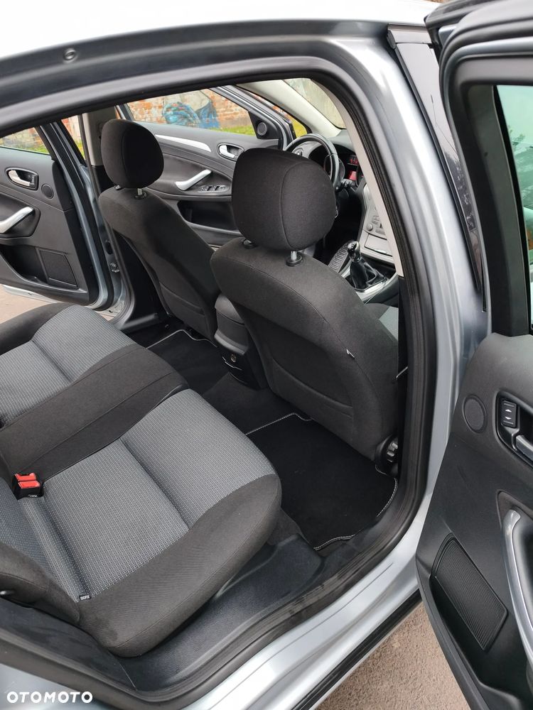 Ford Mondeo 2.0 Ghia - 9