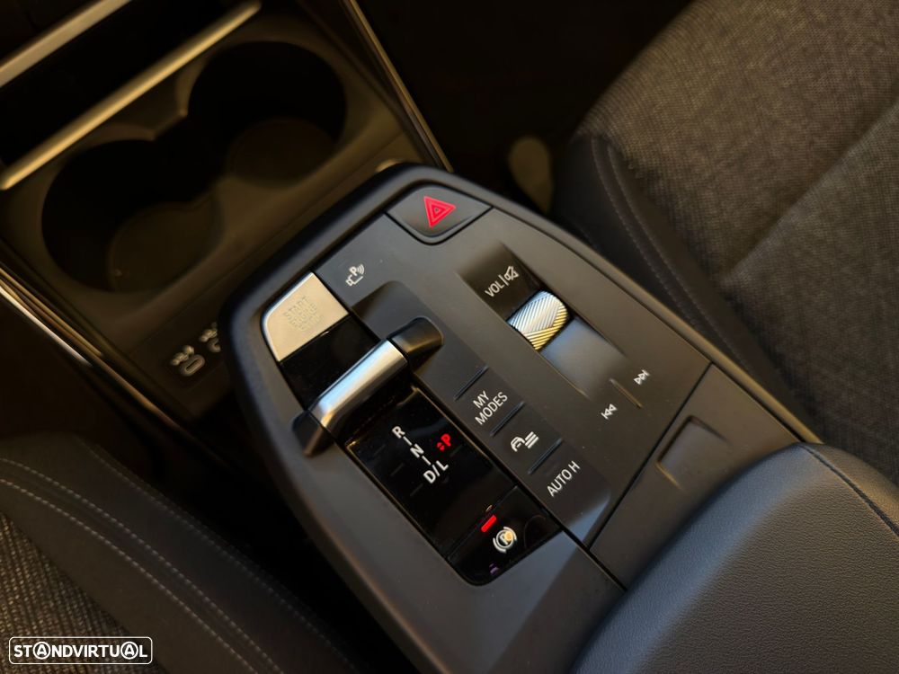BMW 218 Active Tourer i Line Luxury Auto - 24
