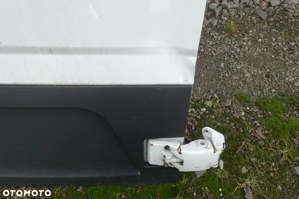 DRZWI PRAWY TYŁ IVECO DAILY 17r. - 2