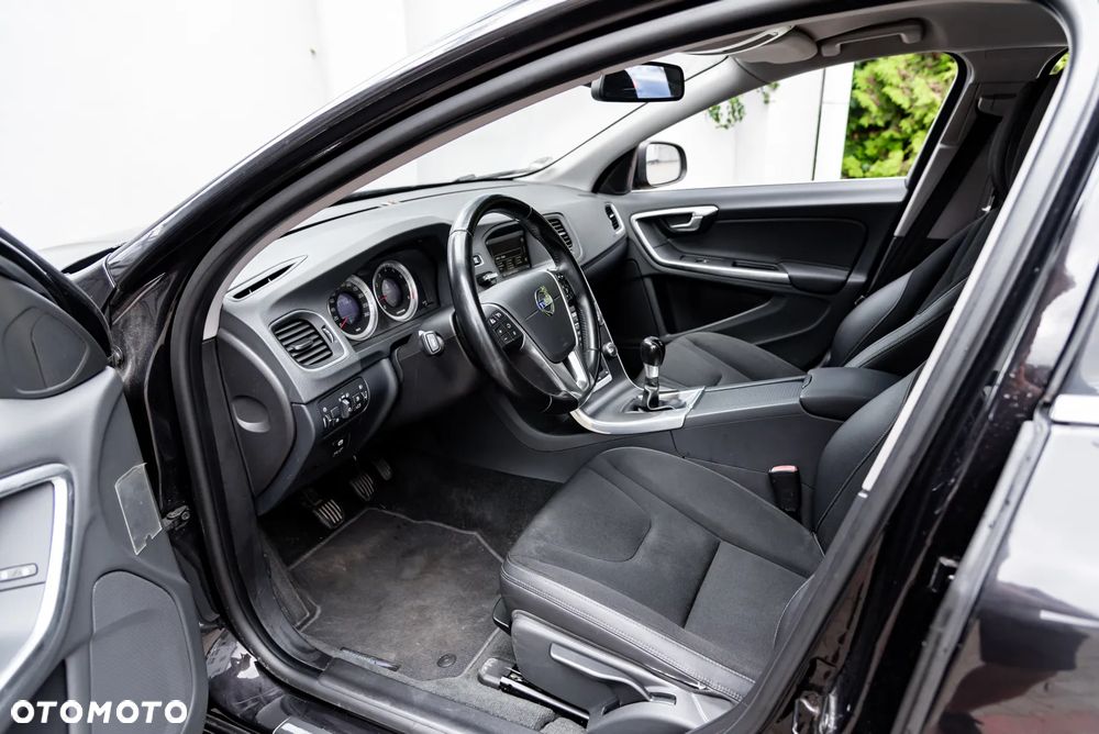 Volvo V60 T3 Edition - 16