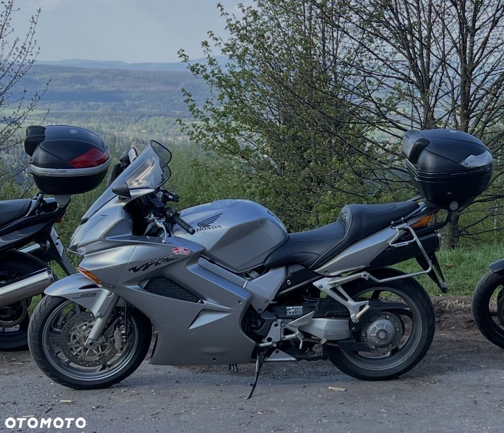 Honda VFR - 2