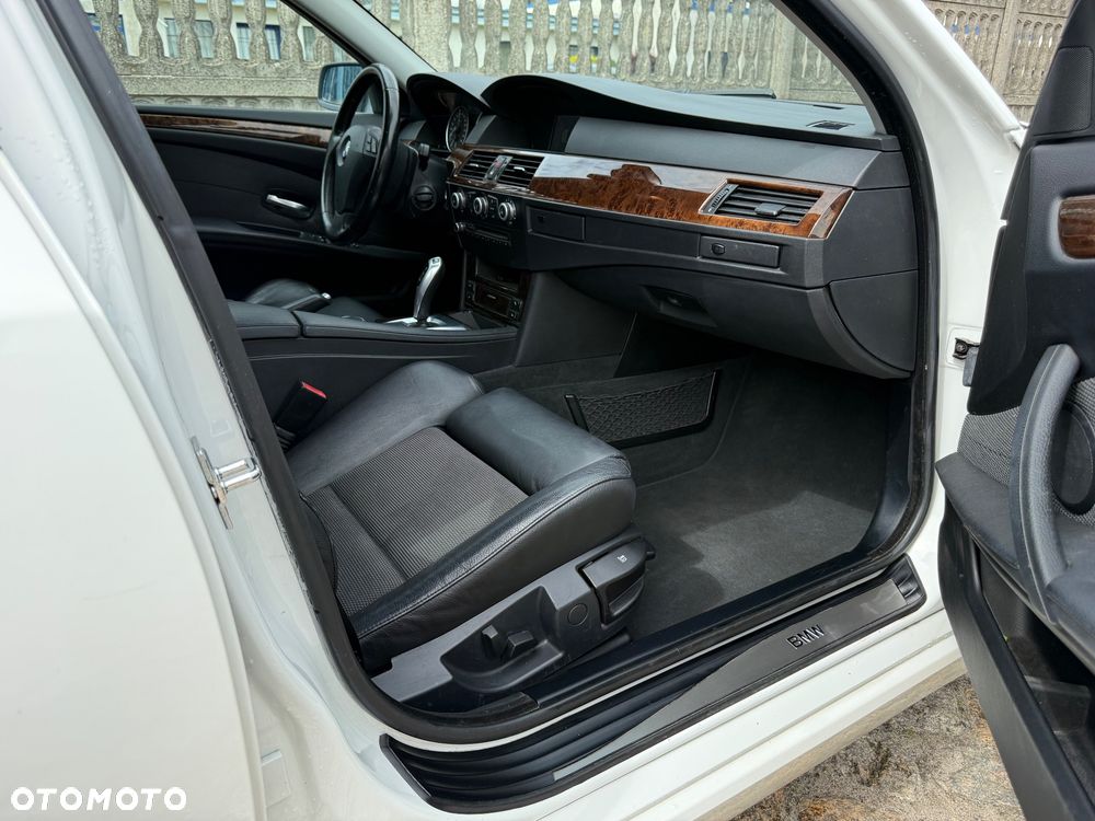 BMW Seria 5 530d - 32