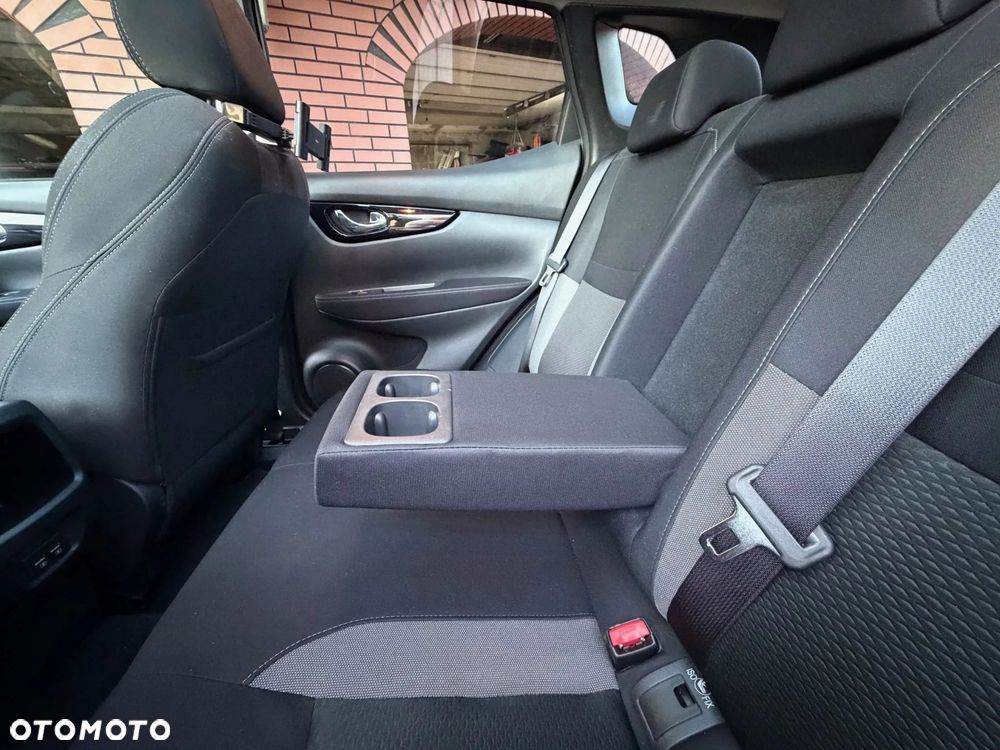 Nissan Qashqai 1.3 DIG-T N-Connecta EU6d - 18
