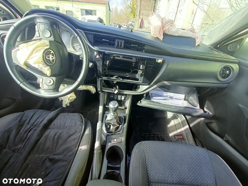 Toyota Corolla E16 Lift 2018r 1.6 16V - 8