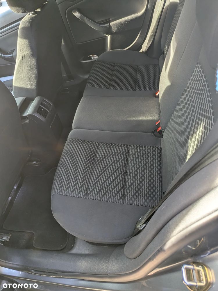 Volkswagen Golf 1.6 TDI DPF Comfortline - 25