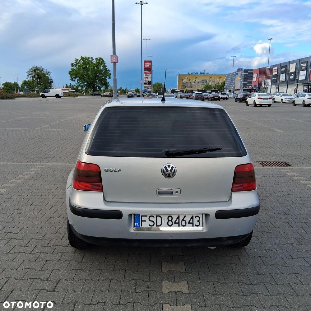 Volkswagen Golf - 6