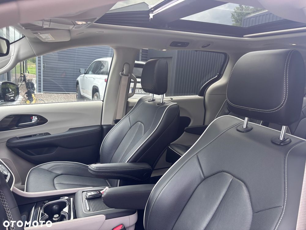 Chrysler Pacifica - 15