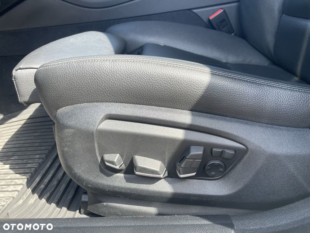 BMW Seria 5 528i xDrive - 22