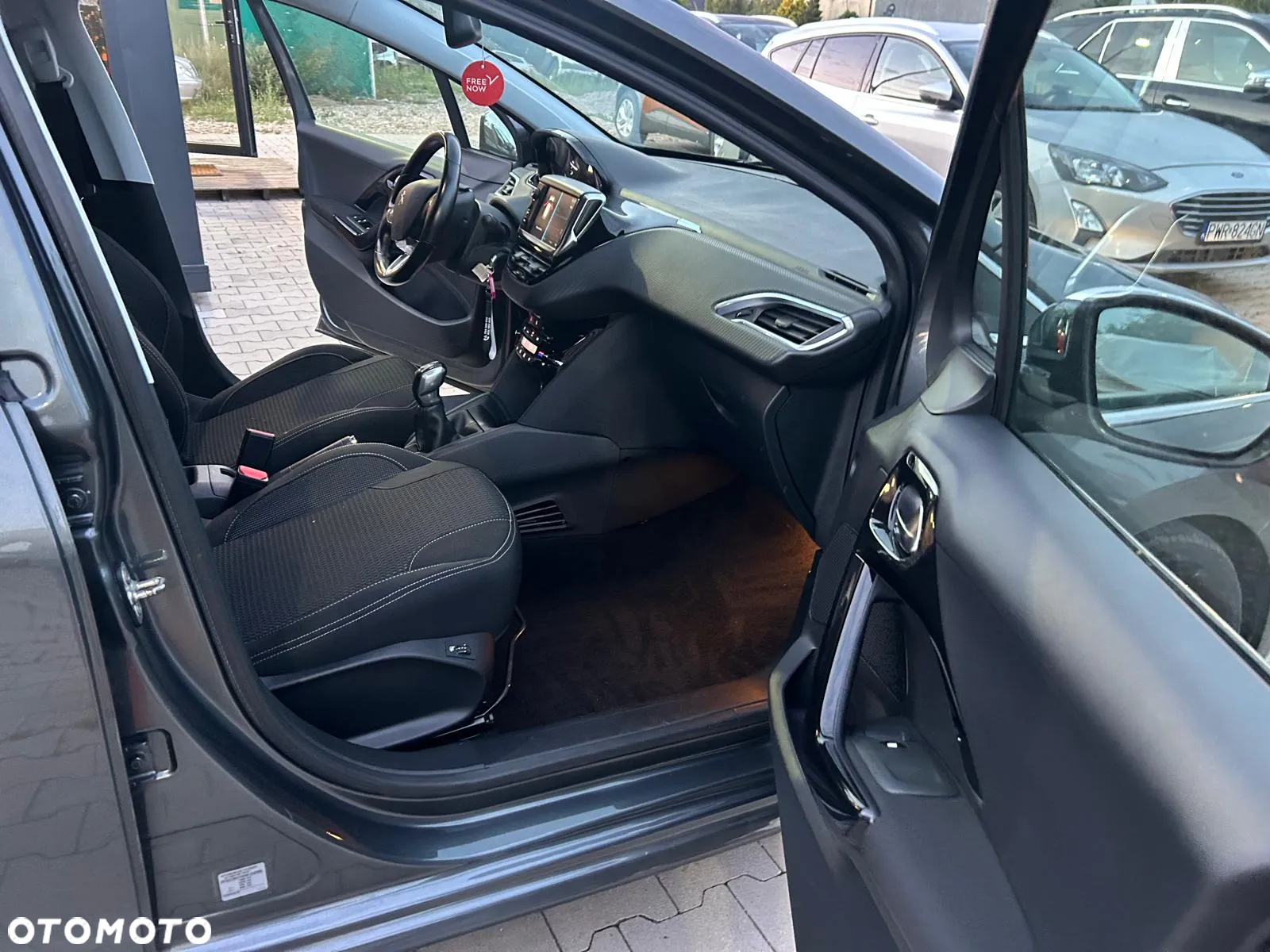 Peugeot 208 1.6 BlueHDi Allure S&S - 16