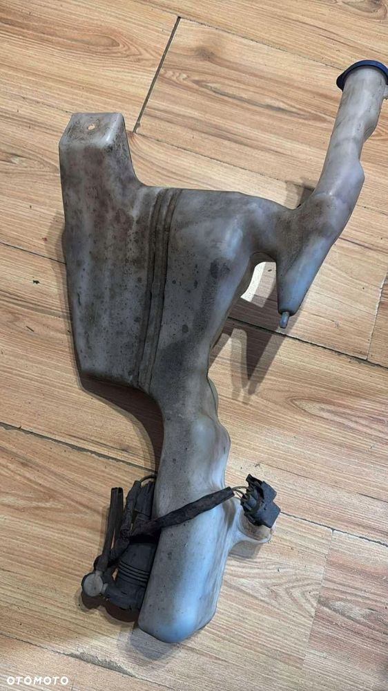 zbiornik płynu do spryskiwaczy ford fiesta mk7 lift - 2