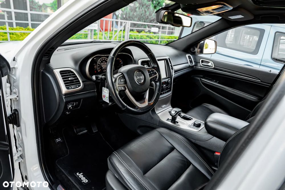 Jeep Grand Cherokee - 23