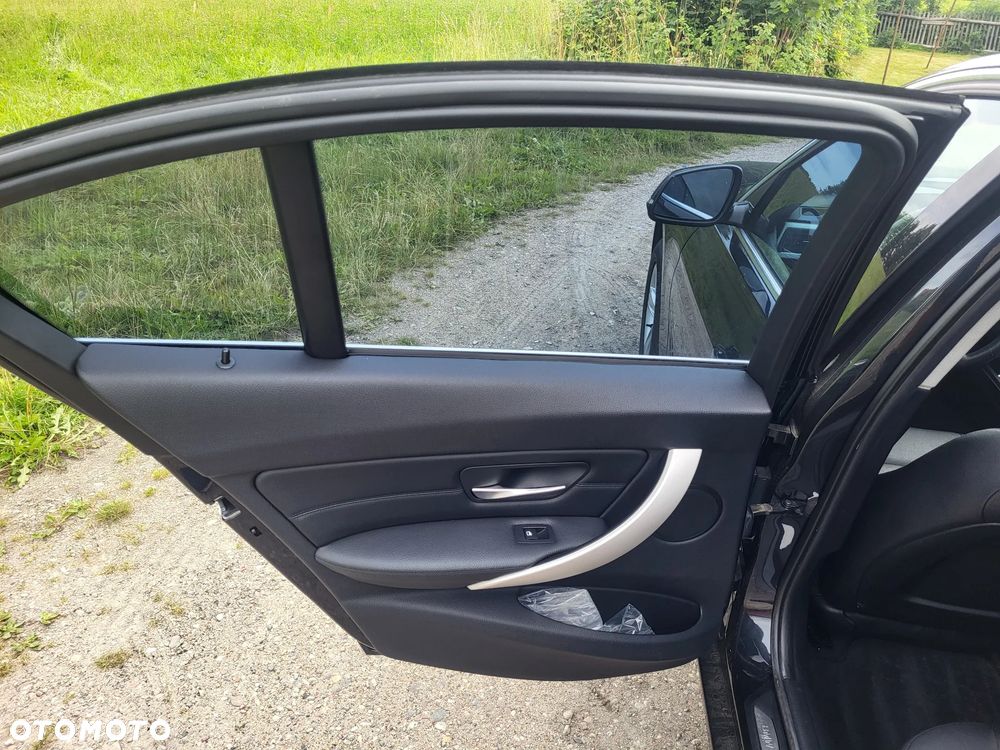 BMW Seria 3 320i Sport Line - 19