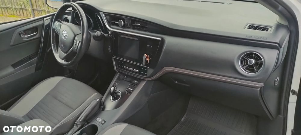 Toyota Auris - 16