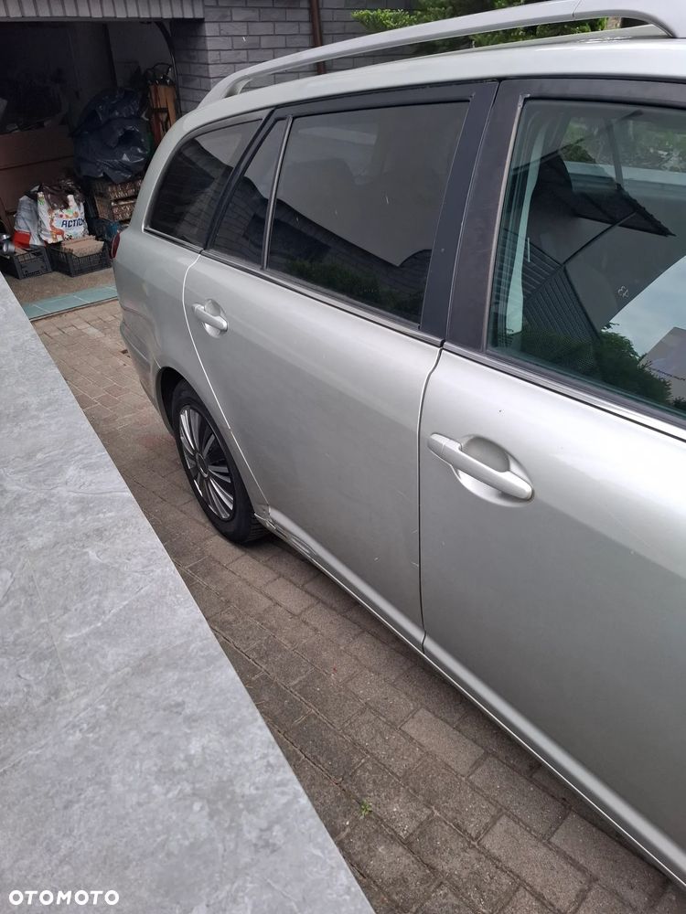 Toyota Avensis 1.8 VVT-i Sol - 5
