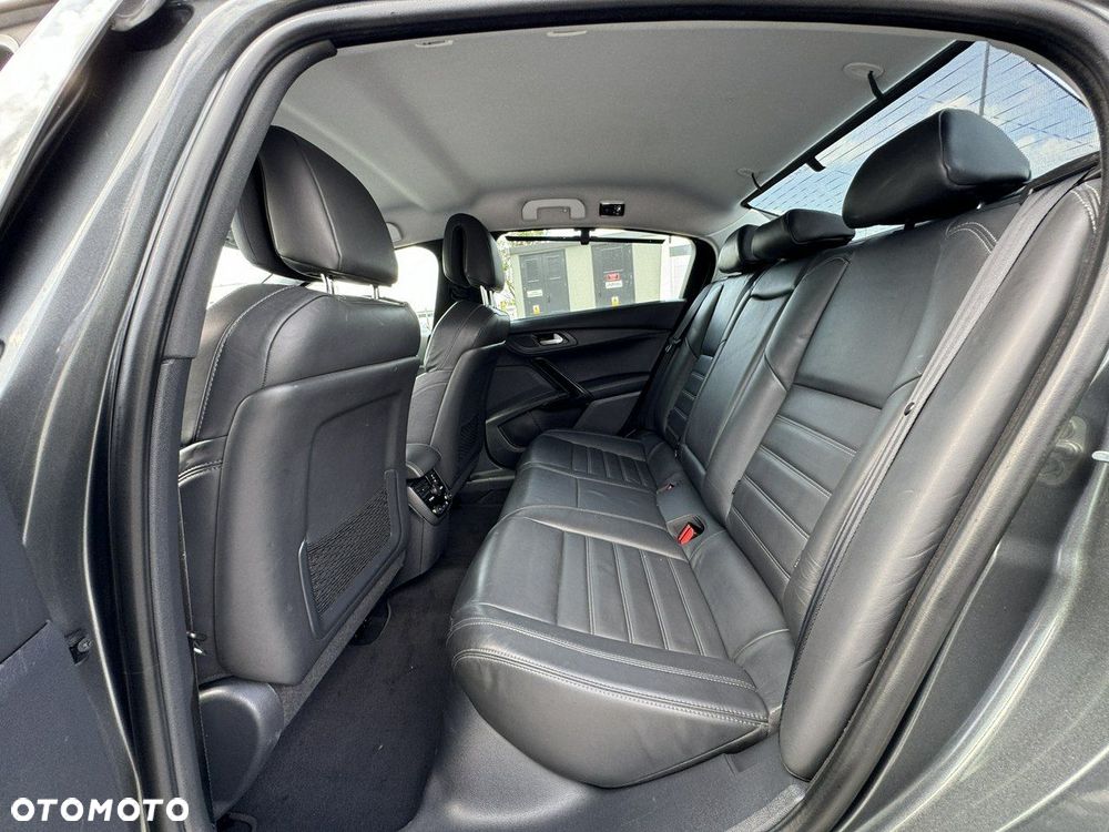Peugeot 508 RXH Hybrid4 - 32