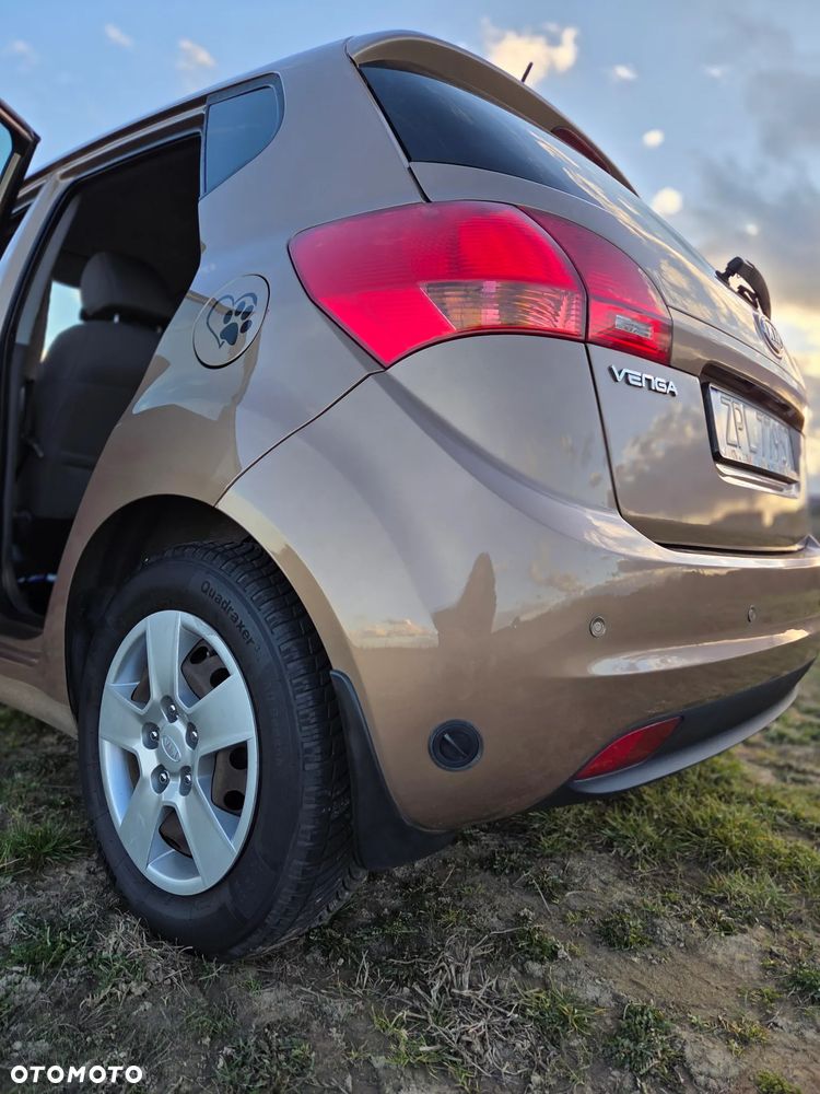 Kia Venga - 15