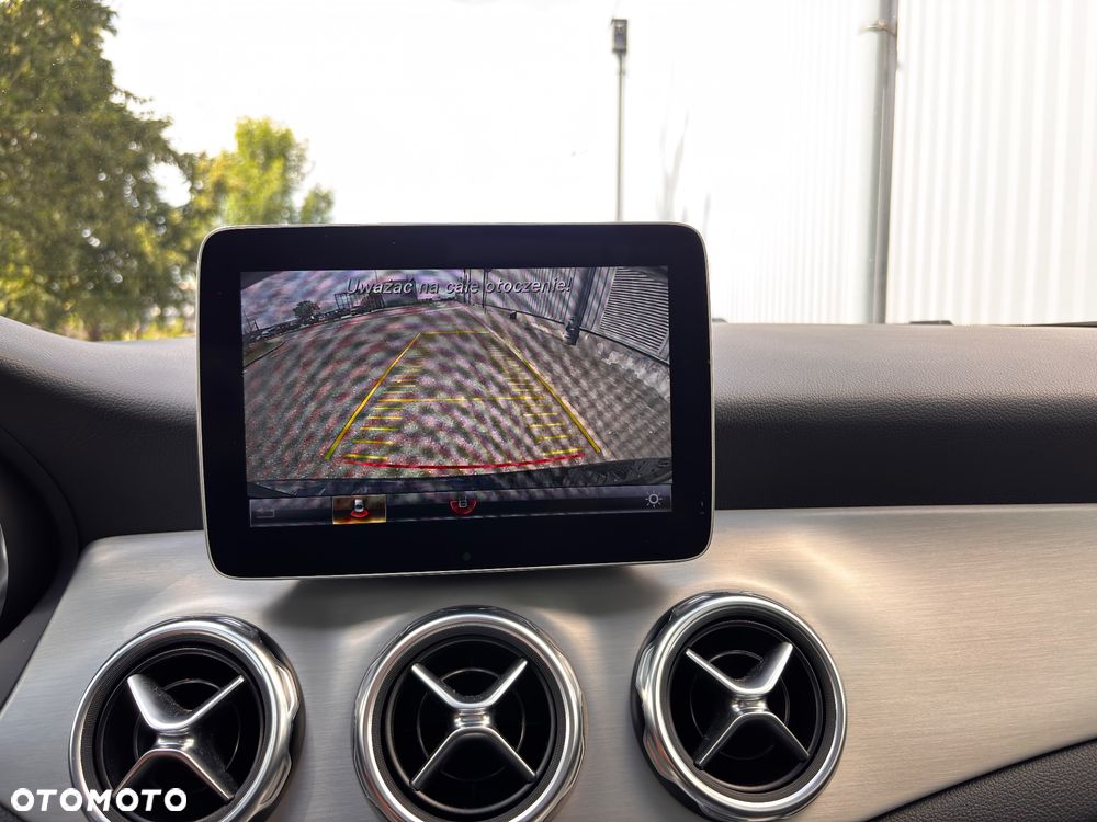 Mercedes-Benz GLA 250 7G-DCT AMG Line - 24