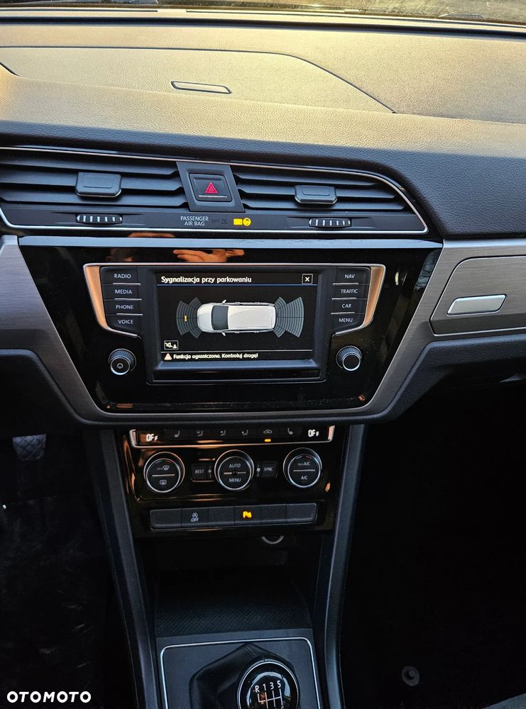 Volkswagen Touran 2.0 TDI SCR Comfortline - 15