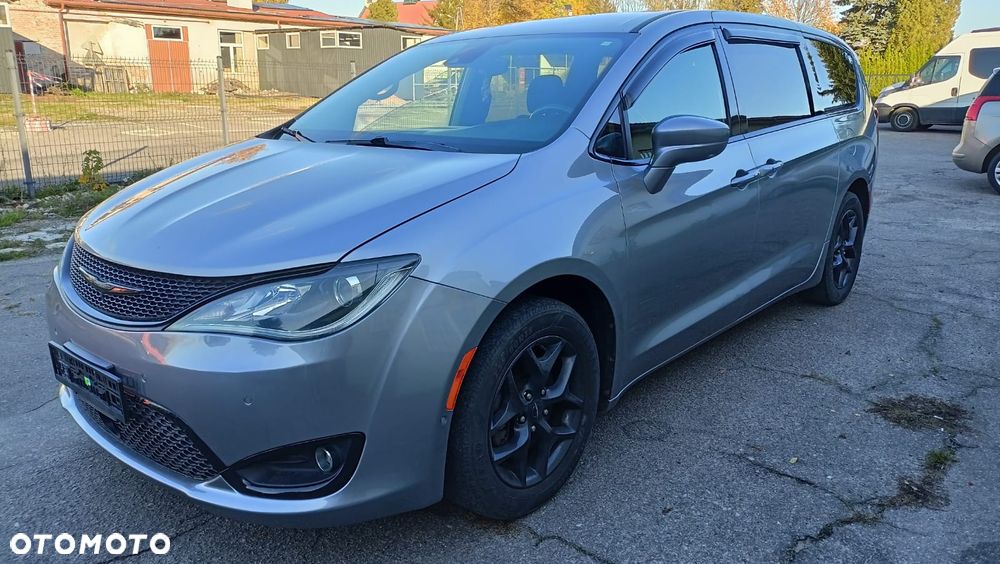 Chrysler Pacifica - 1