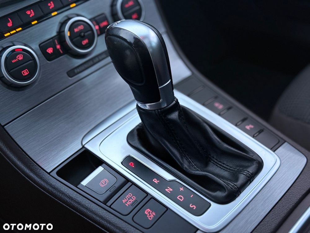 Volkswagen Passat Variant 2.0 TDI DSG BlueMotion Technology Highline - 19