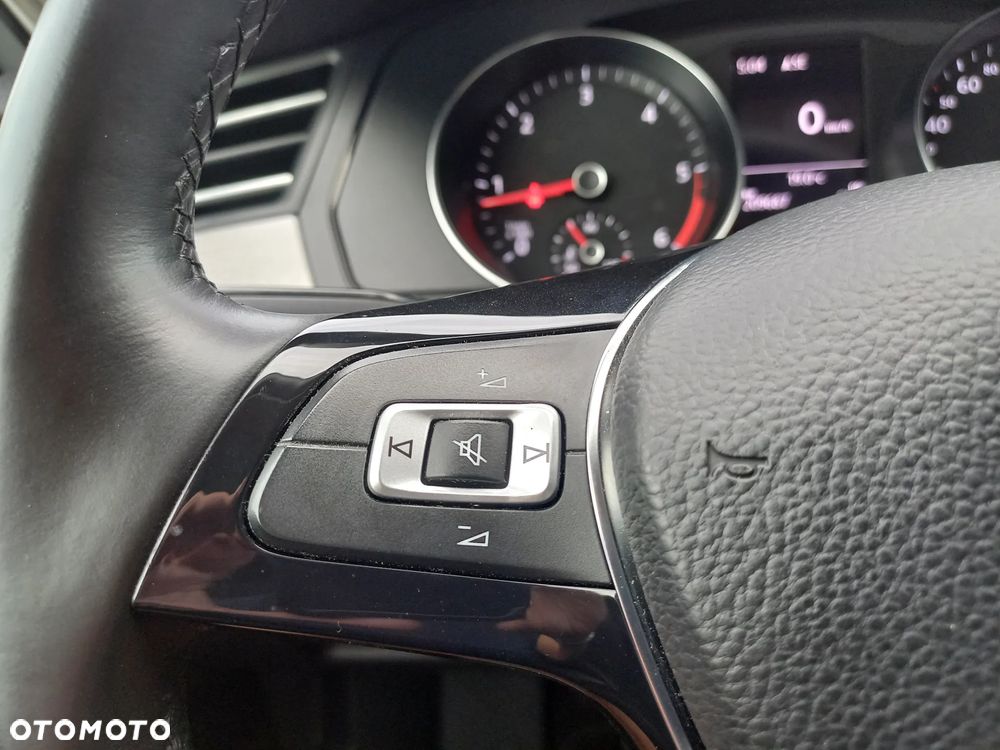 Volkswagen Passat - 21