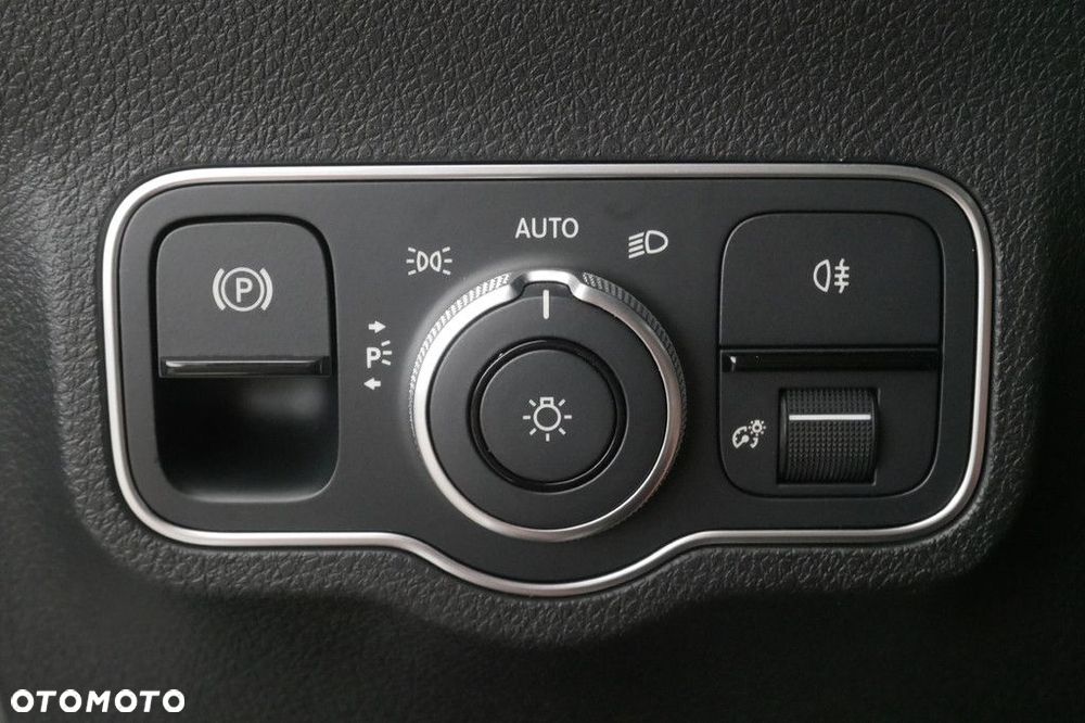 Mercedes-Benz GLB - 33