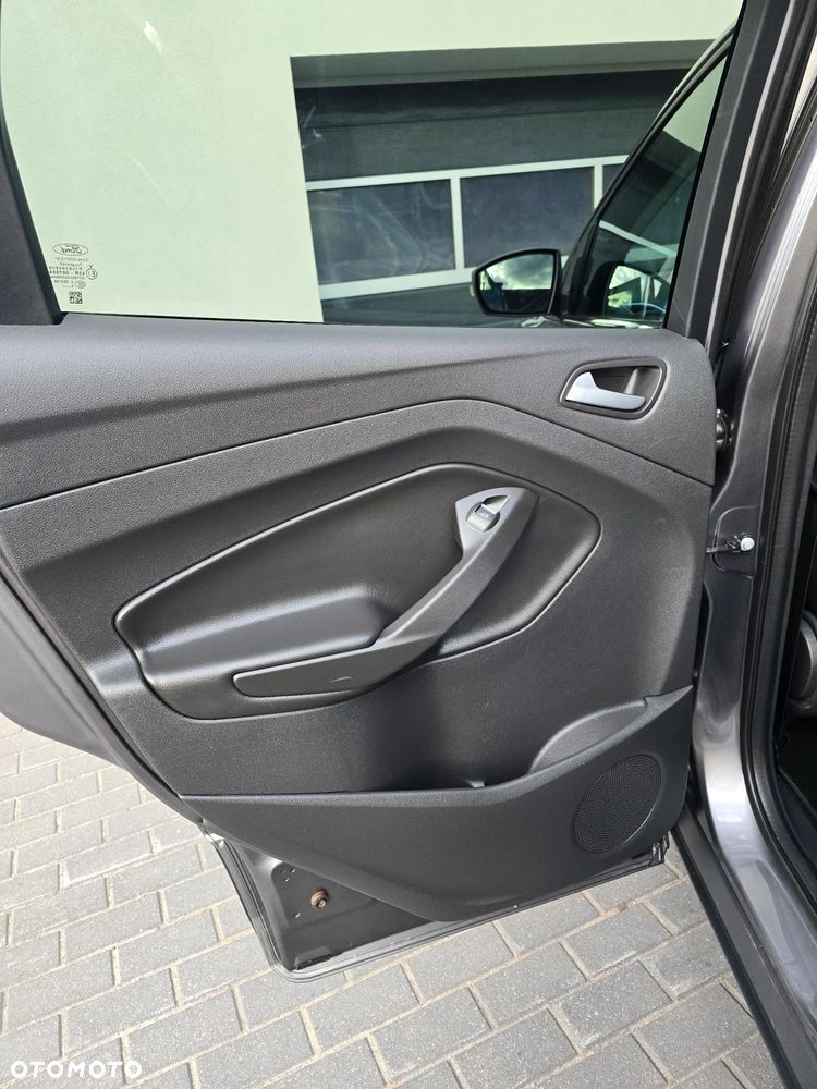 Ford Kuga 2.0 TDCi 2x4 Titanium - 29