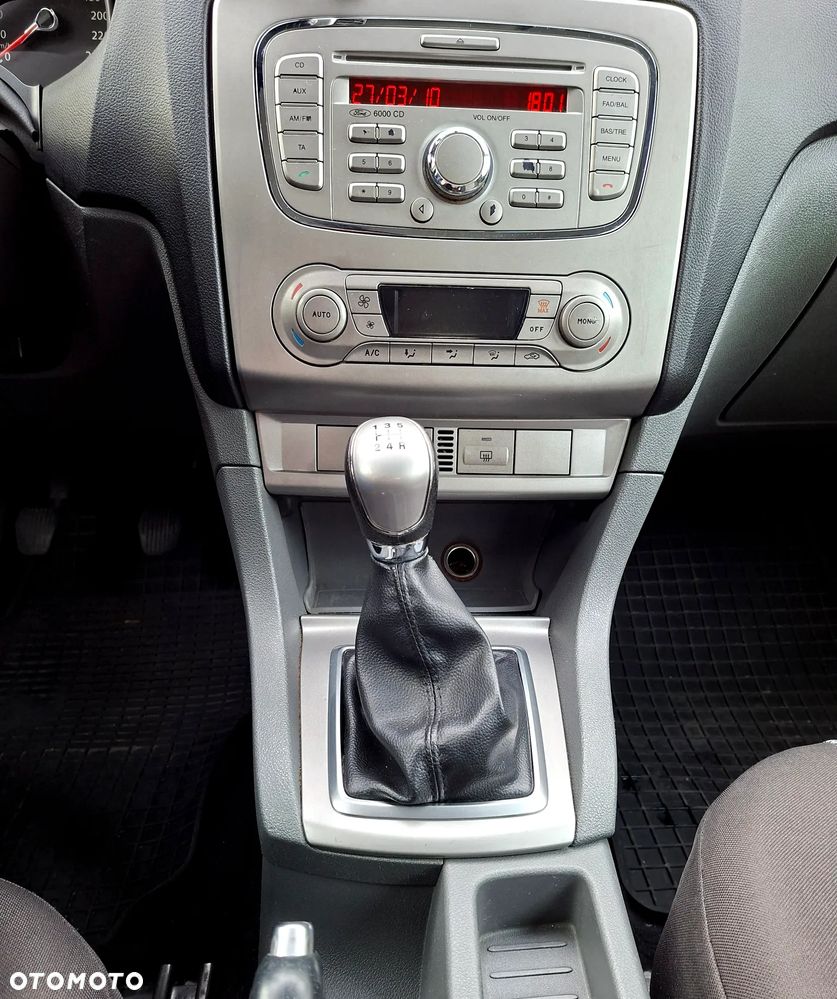 Ford Focus 1.6 16V Style+ - 18