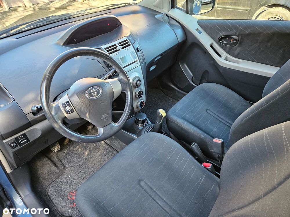 Toyota Yaris 1.0 Luna A/C - 26