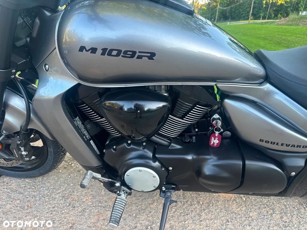 Suzuki Intruder - 14
