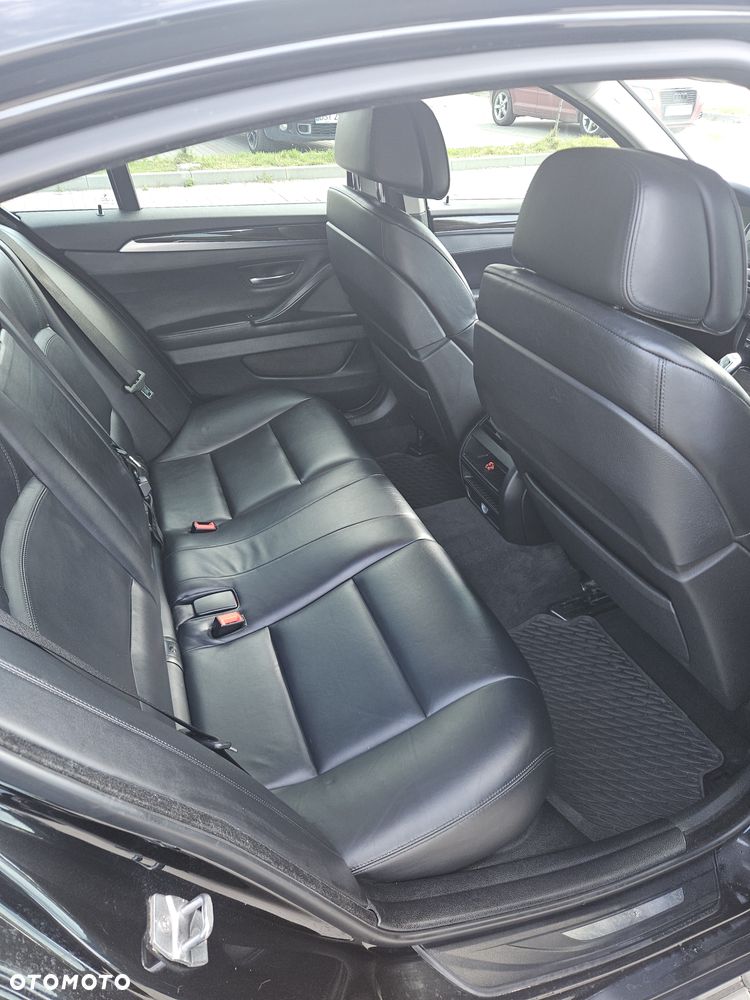 BMW Seria 5 525d xDrive - 16