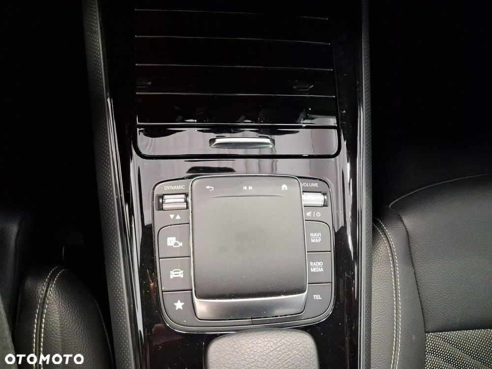 Mercedes-Benz GLB - 26