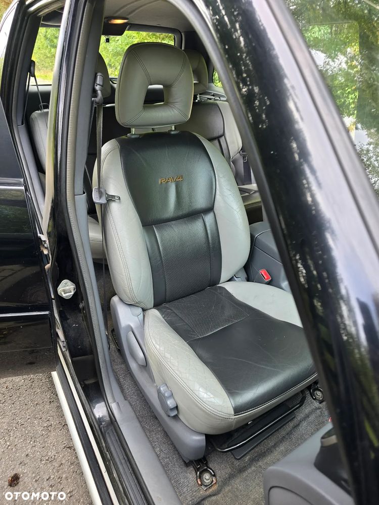 Toyota RAV4 D-4D 4x4 - 21