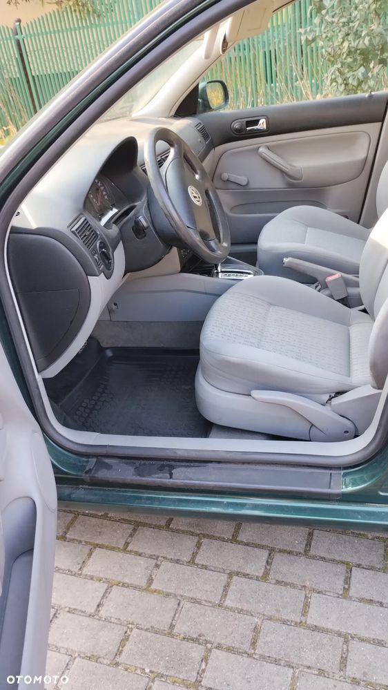 Volkswagen Golf - 4