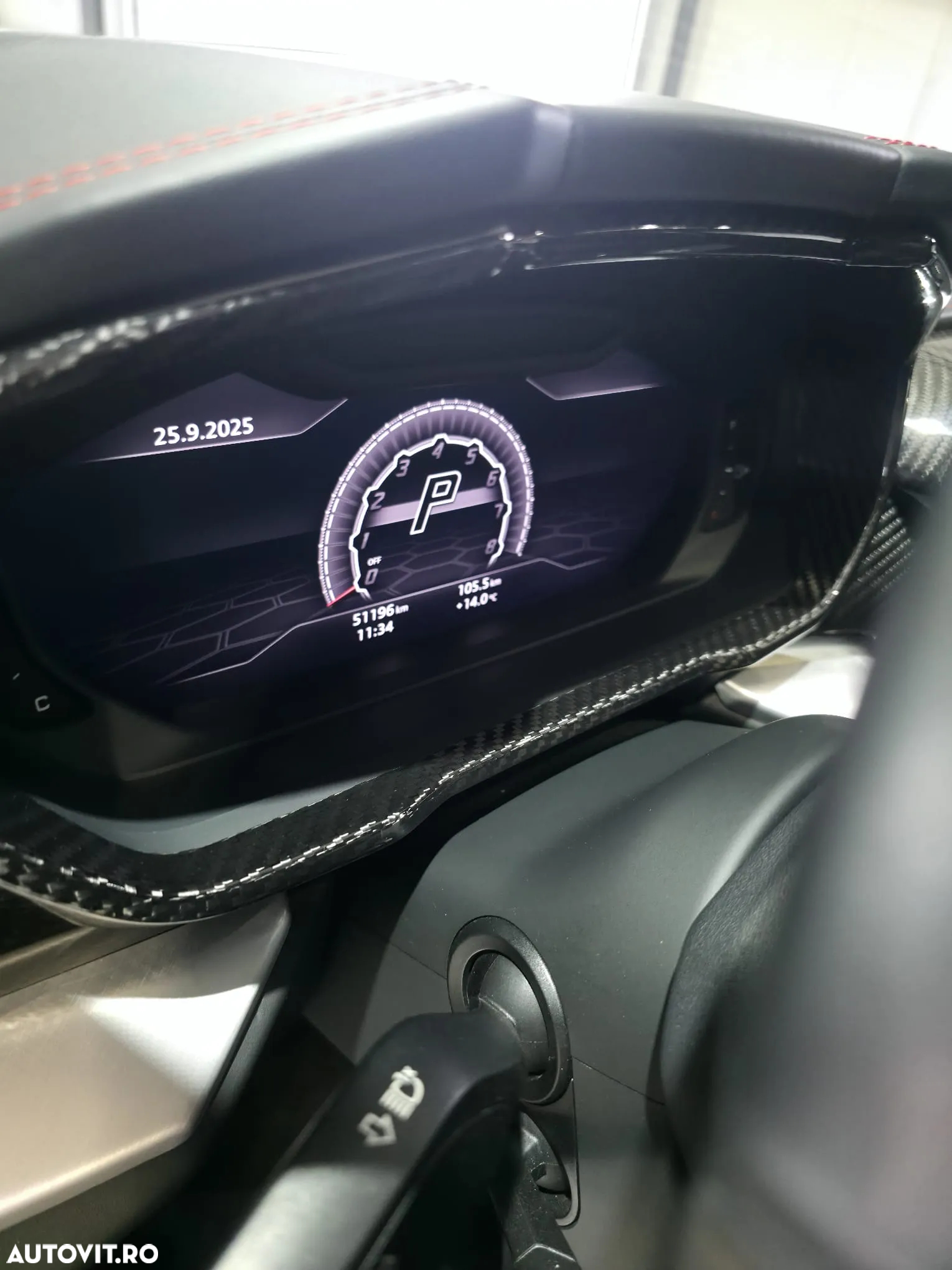 Lamborghini URUS Standard - 12