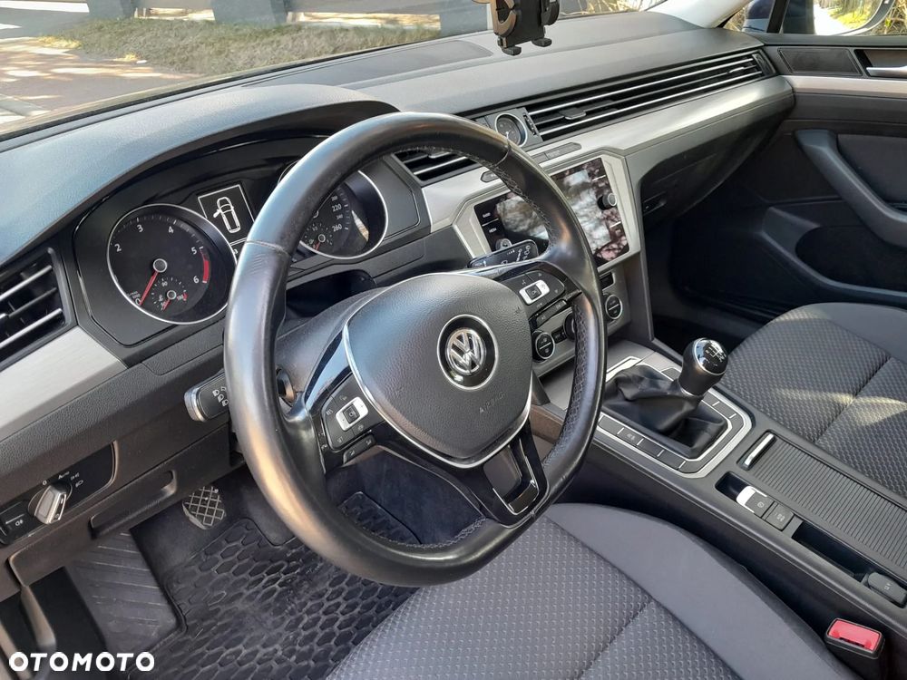 Volkswagen Passat - 17