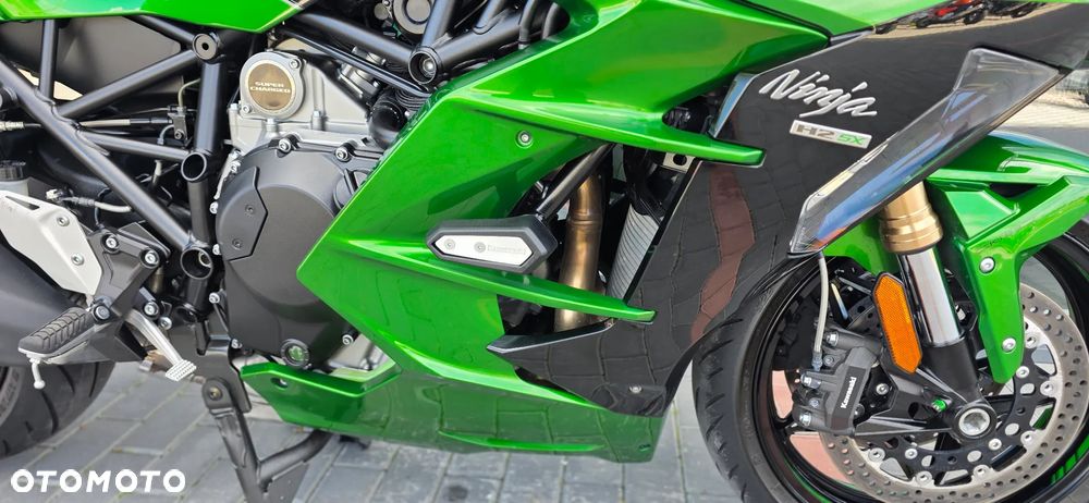 Kawasaki Ninja H2 SX - 11