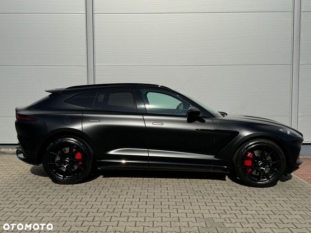 Aston Martin DBX - 3