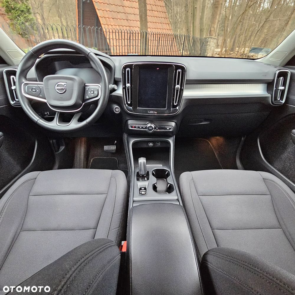 Volvo XC 40 B4 B AWD DKG Momentum Pro - 26