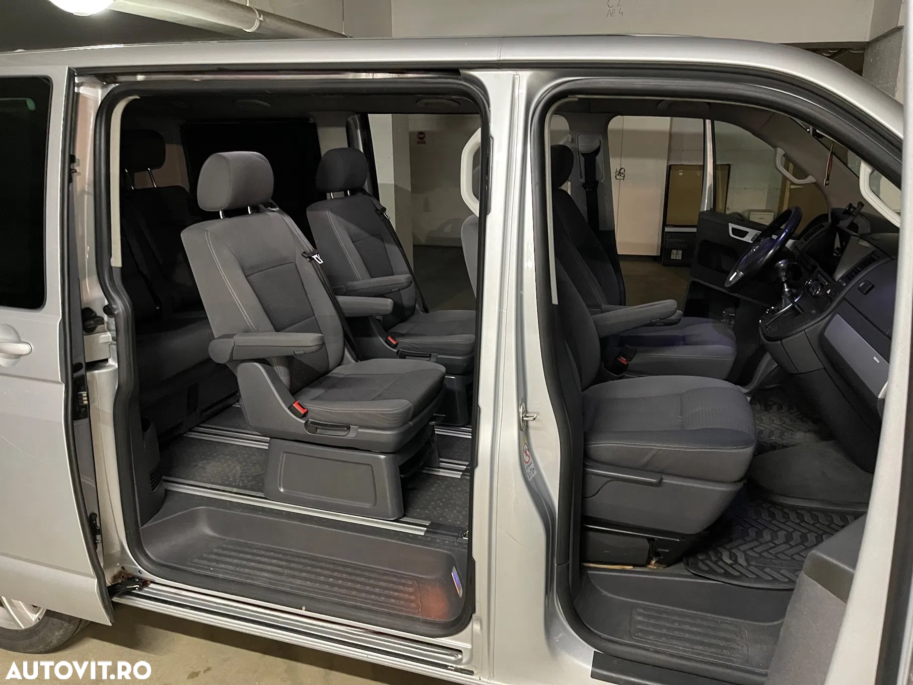 Volkswagen Multivan - 20