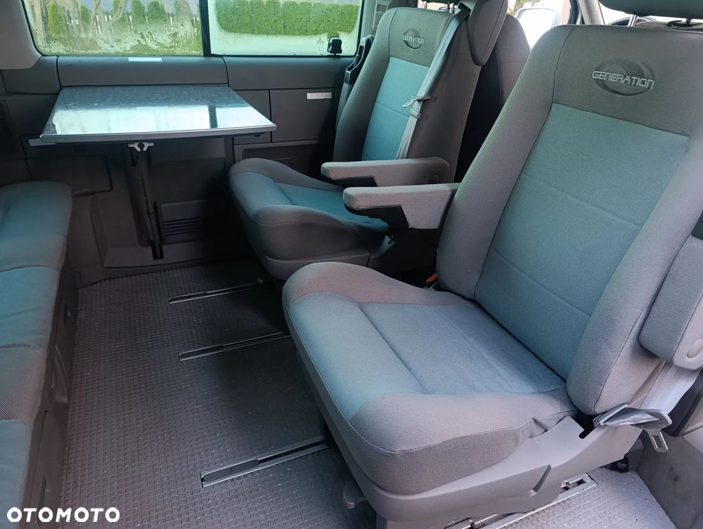 Volkswagen Multivan - 13