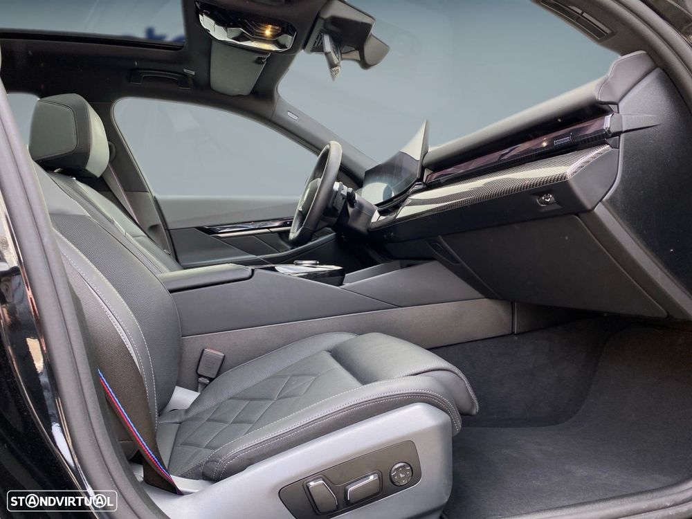 BMW 520 d Pack Desportivo M Pro - 17