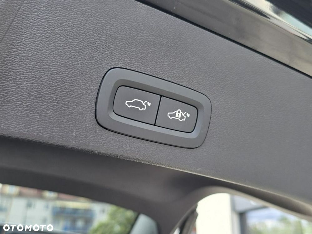 Volvo XC 40 B4 Plus Dark - 10