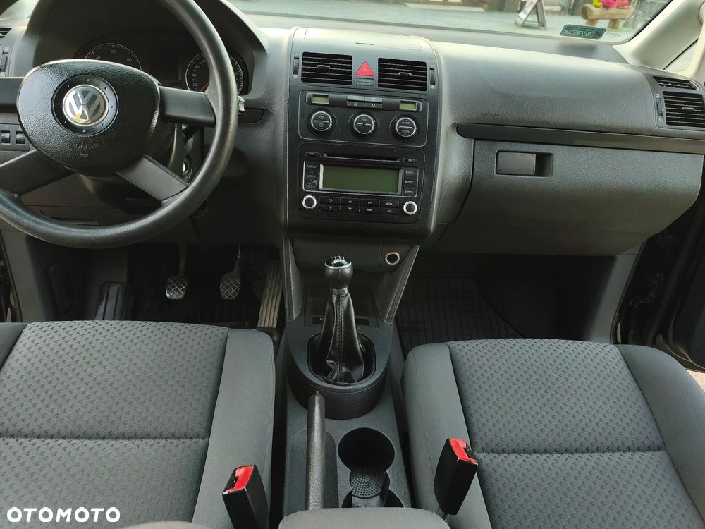 Volkswagen Touran - 17