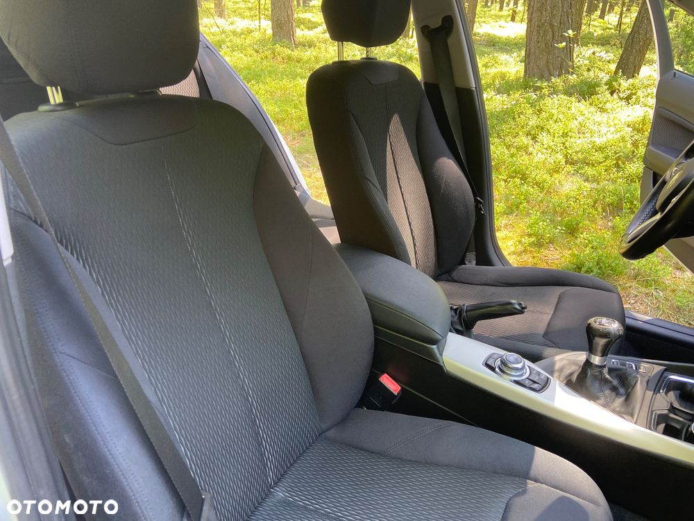 BMW Seria 1 114i - 23