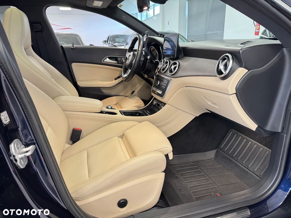 Mercedes-Benz CLA 250 7G-DCT UrbanStyle Edition - 18